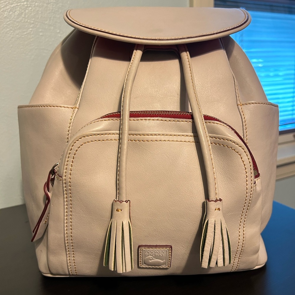 Dooney and Bourke leather purse/backpack❤️gorgeous ecru color red lining 15x12x7